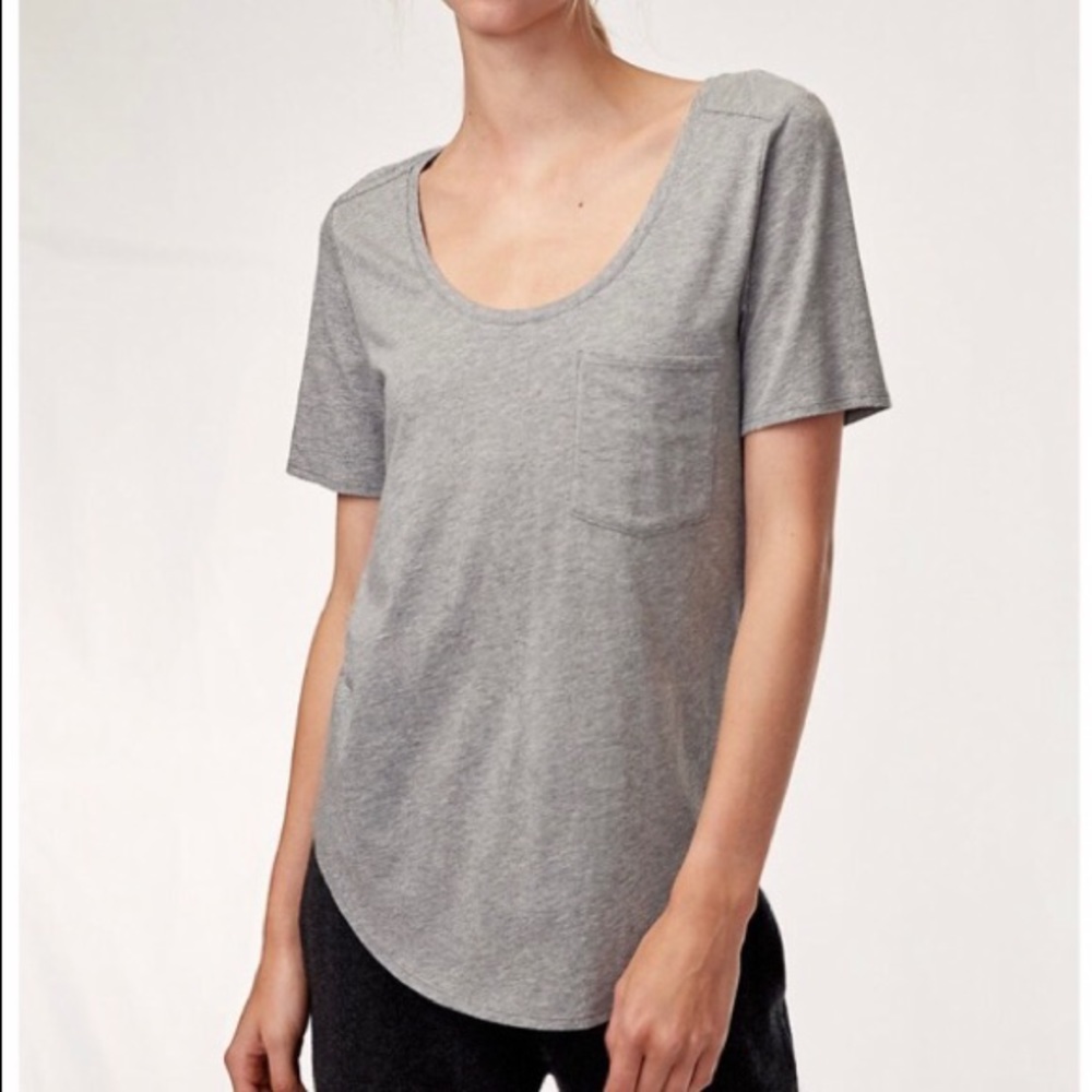 ✨2/$35✨Aritzia Babaton grey/brown Sami tee shirt
